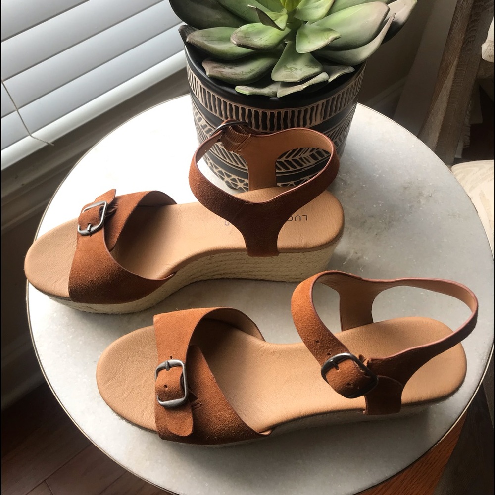 Lucky brand size 9 tan wedge sandal